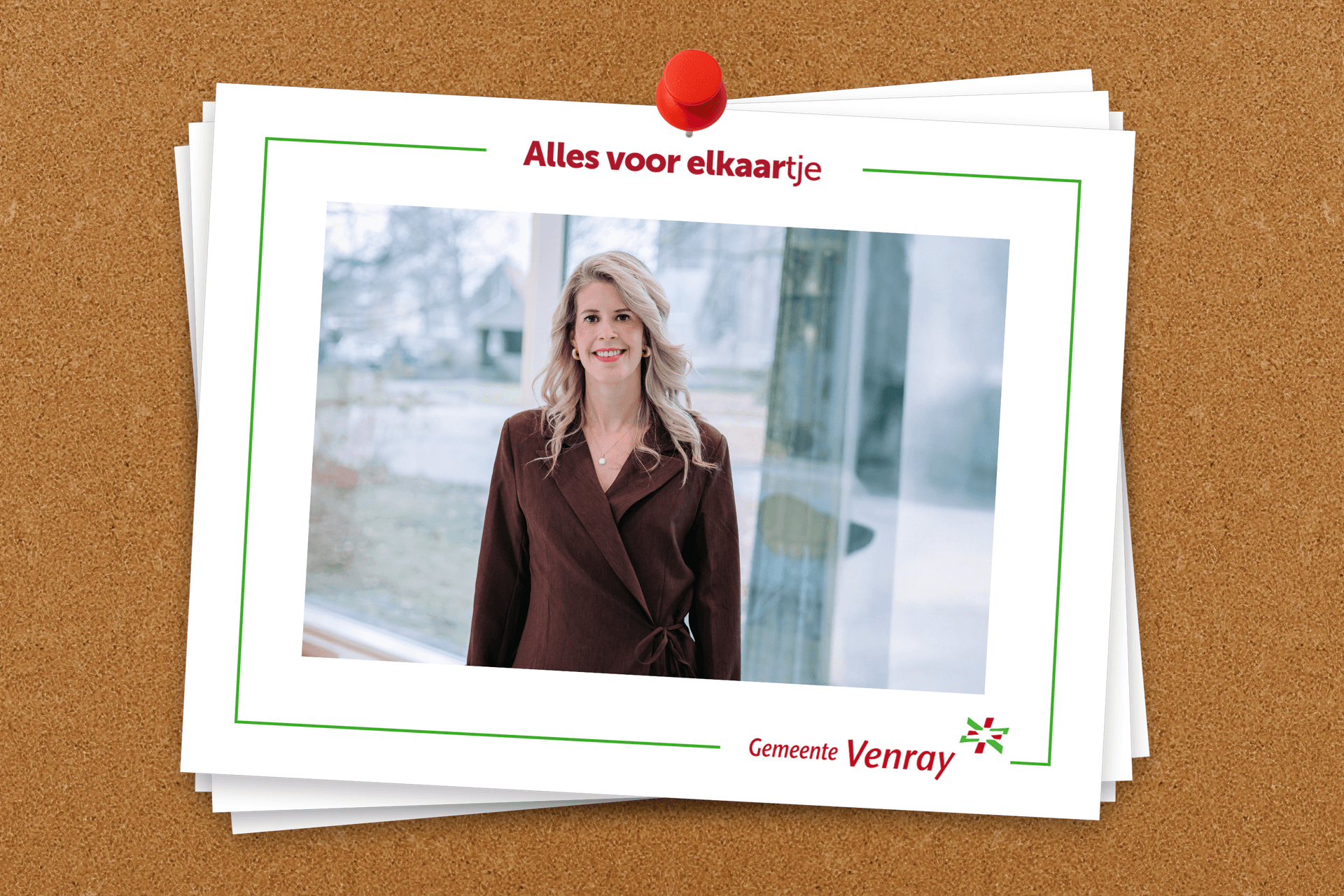 Prikbord met stapel kaartjes. Op het voorste kaartje staat Jolien met de tekst 'Alles voor elkaartje'.
